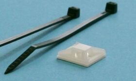 Extron Sockel selbstklebend 13 mm / X7063-13