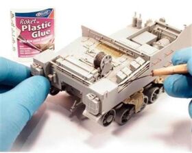 Krick DELUXE MATERIALS Roket Plastic Klebstoff 30 ml / 44048