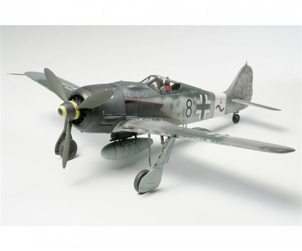 TAMIYA 1:48 WWII Dt.Focke Wulf Fw190 A-8/A-8R2 / 300061095