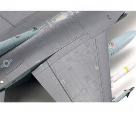 TAMIYA 1:72 F-16CJ Fighting Falcon m.Zurüsttei. / 300060788