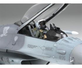 TAMIYA 1:48 F-16CJ Fighting Falcon Lockheed Mar / 300061098