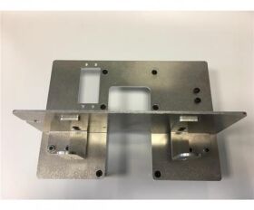 CARSON 1:14 Alu 2/3 Achs. Grundplatte/Akkuh. / 500907593