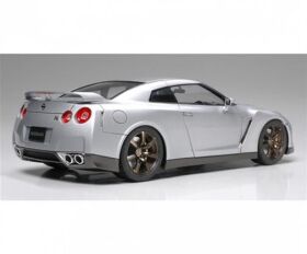 TAMIYA 1:24 Nissan GT-R Strassenversion / 300024300