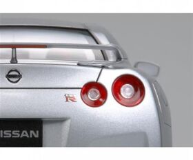 TAMIYA 1:24 Nissan GT-R Strassenversion / 300024300