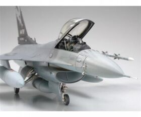 TAMIYA 1:48 Lockheed Martin F-16C Block 25/32 / 300061101
