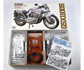 TAMIYA Modellbausatz 1:6 Suzuki GSX1100S Katana 1980 /...