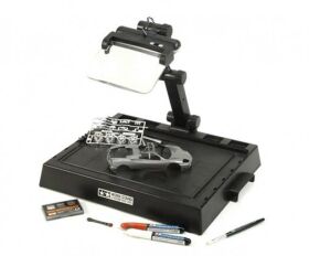 TAMIYA Arbeitsstation mit Vergr.-Linse und LED / 300074064