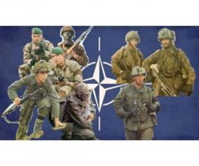 ITALERI 1:72 Fig. NATO Truppen / 510006191