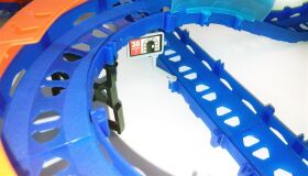 AMEWI RC Magic Traxx Glow 50-teilig mit Rennfahrzeug / 100673