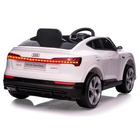 JAMARA Ride-on Audi e-tron Sportback weiß 12V 2,4GHz / 461819