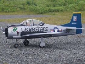 VQ Model Warbird T-28 Trojan Weiß oder Silber/Blau...