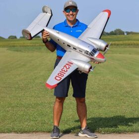 E-flite Twin Beechcraft D18 1.5m PNP / BNF Basic