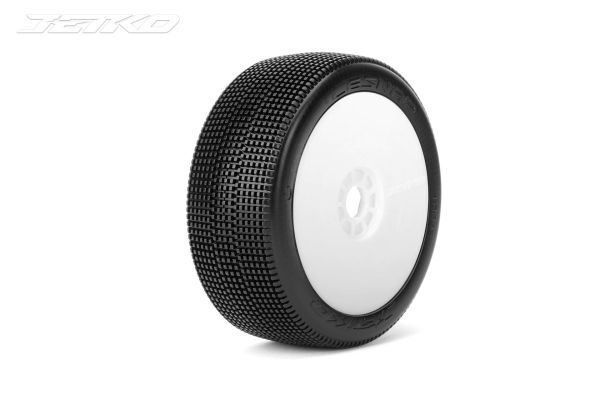 Jetko Lesnar Composite Soft verklebt auf Felge Revo weiß 1:8 (2) / JK1004CSRW