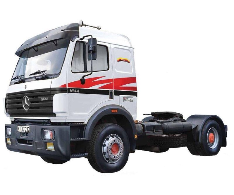 ITALERI 1:24 Mercedes-Benz SK1844 LS V8 / 510003956