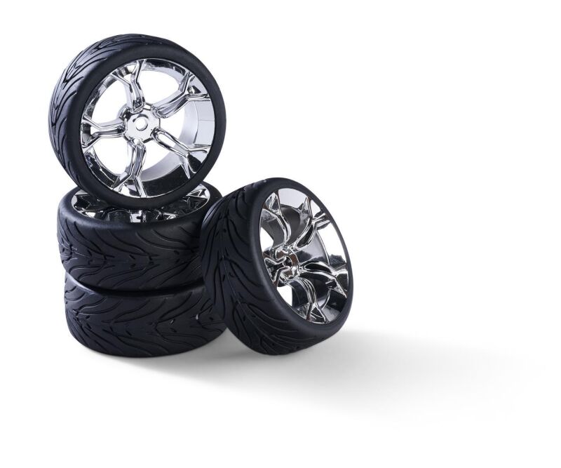 Carson 1:10 Räderset Y-Design4 (4) chrom / 500900195