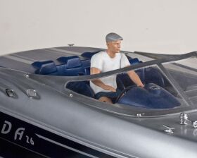 KRICK Figur Carlo 1:10 Sportboot-Fahrer 3D Resin / 64101