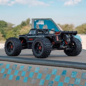 ARRMA 1/5 OUTCAST 4X4 8S BLX EXB Brushless Stunt Truck RTR Black / ARA5810V2T1