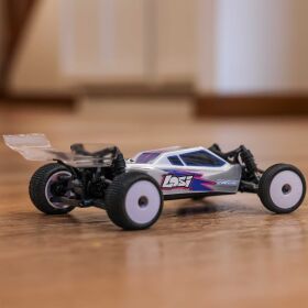 LOSI Micro-B 1:24 2WD Buggy RTR inkl. Akku & Ladegerät, silber / LOS00007T2