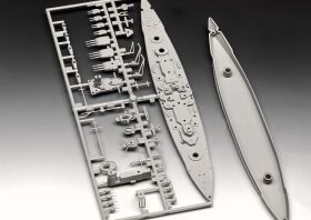 Revell Modellbausatz mit Basiszubehör Starter Kit Battleship Gneisenau / 75181