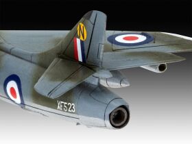 Revell Modellbausatz mit Basiszubehör Model Set Hawker Hunter FGA.9 / 63833