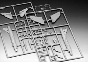 Revell Modellbausatz mit Basiszubehör Model Set Hawker Hunter FGA.9 / 63833