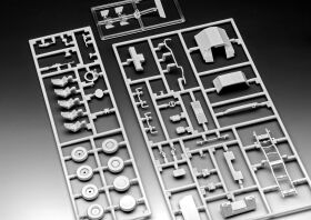 Revell Modellbausatz mit Basiszubehör Model Set ATF Dingo 1 / 63345