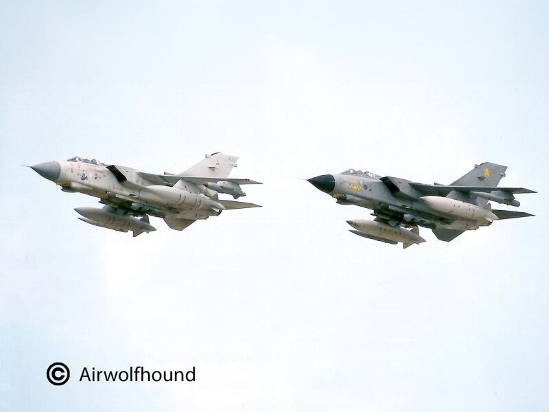 Revell Modellbausatz Tornado Twin Pack 50th Anniversary Panavia Tornado / 03801