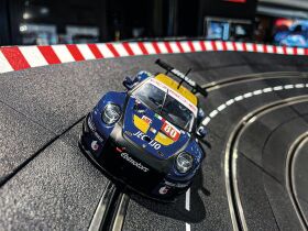Carrera Digital 1:24 Autorennbahn Fahrzeug Porsche 911 RSR Ebimotors, No.80 / 20023971