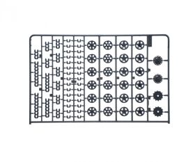 ITALERI 1:35 Sd.Kfz.10 Demag D7 w/German Paratr. / 510006561