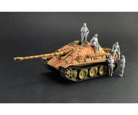 ITALERI 1:35 Sd.Kfz.173 Jagdpanther+winter crew / 510006564