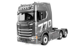 AMEWI Scania 770 S Zugmaschine 6x4 1:18 RTR silber / 22762