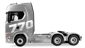 AMEWI Scania 770 S Zugmaschine 6x4 1:18 RTR silber / 22762