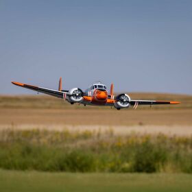 E-FLITE Beechcraft D18/RC-45J 1.5m BNF Basic mit AS3X+ und SAFE / EFL-3726