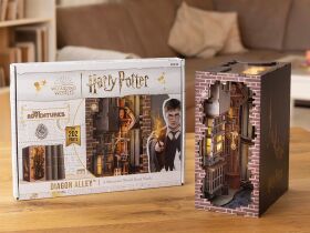 Revell Tiny Adventures - Harry Potter "Diagon Alley" Book Nook Miniaturwelt aus Holz zum Zusammenbauen / 530