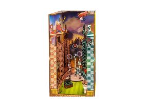 Revell Tiny Adventures - Harry Potter "Quidditch Field" Book Nook Miniaturwelt aus Holz zum Zusammenbauen / 532