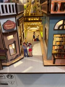 Revell Tiny Adventures "Paris" Book Nook Miniaturwelt aus Holz zum Zusammenbauen / 539