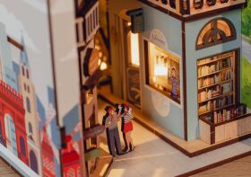 Revell Tiny Adventures "Paris" Book Nook Miniaturwelt aus Holz zum Zusammenbauen / 539