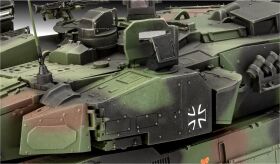 Revell Leopard 2A7A1 Panzer Modellbausatz 1:35 / 3360