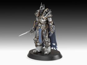 Revell Geschenkset World of Warcraft "The Lich King" 1:16 Modellbausatz mit Basiszubehör / 3515