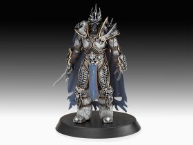 Revell Geschenkset World of Warcraft "The Lich King" 1:16 Modellbausatz mit Basiszubehör / 3515
