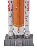 Revell NASA Artemis Space Launch System (SLS) Modellbausatz / 3760