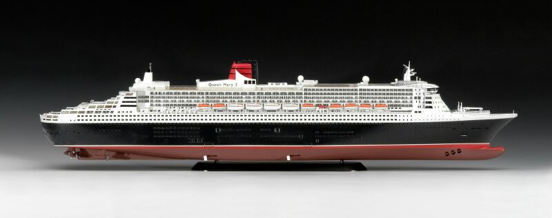 Revell Queen Mary 2 1:400 Plastikmodellbausatz / 5223
