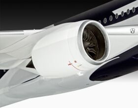 Revell Geschenkset A350-900 - Lufthansa 100years Modellbausatz mit Basiszubehör / 5612