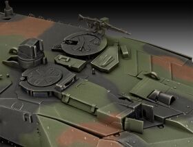 Revell 70 Jahre Bundeswehr: Leopard 2A6MA2 "Exclusive Edition" Modellbausatz mit Basiszubehör / 5631