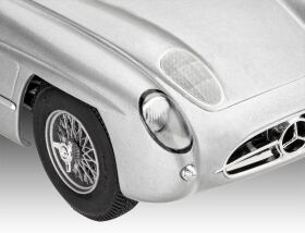 Revell Geschenkset Mercedes-Benz 300 SLR 70th Anniversary 1:24 Modellbausatz mit Basiszubehör / 5633