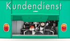 Revell Geschenkset "150 years of Vaillant" VW T1 Bus 1:24 Modellbausatz mit Basiszubehör / 5648