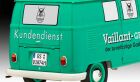 Revell Geschenkset "150 years of Vaillant" VW T1 Bus 1:24 Modellbausatz mit Basiszubehör / 5648