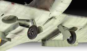 Revell Geschenkset Spitfire Mk.II "Aces High" Iron Maiden 1:32 Modellbausatz mit Basiszubehör / 5688