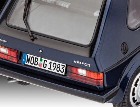 Revell Geschenkset 35 Years Volkswagen Golf GTI Pirelli 1:24 Modellbausatz mit Basiszubehör / 5694