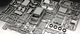 Revell Geschenkset 35 Years Volkswagen Golf GTI Pirelli 1:24 Modellbausatz mit Basiszubehör / 5694